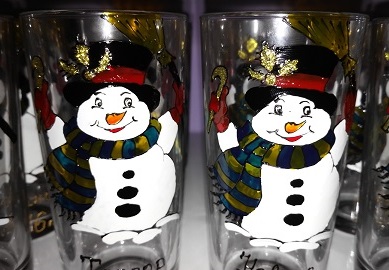 ръчно рисувани чаши за безалкохолно с коледен мотив - Снежко