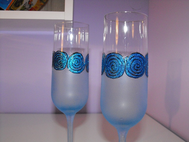 ръчно рисувани стъклени чаши за бяло вино за подарък - Синя спирала
