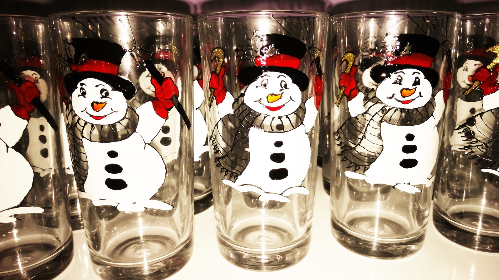 Чаши за безалкохолно за подарък или Вашето приятно настроение и трапеза с коледен мотив Снежко