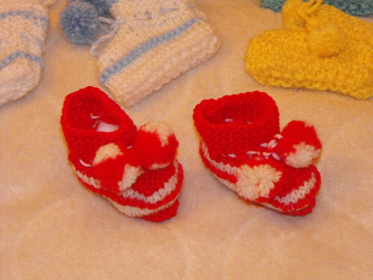 ръчно плетени бебешки чорапчета